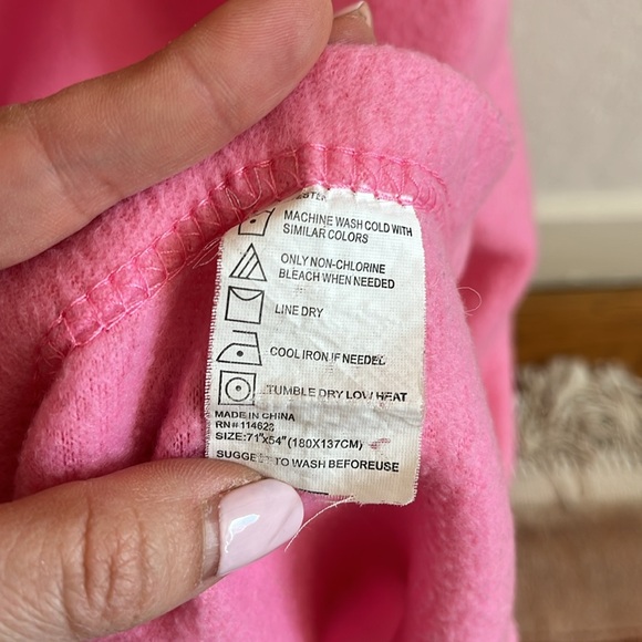 Original Pink Snuggie - Picture 3 of 4